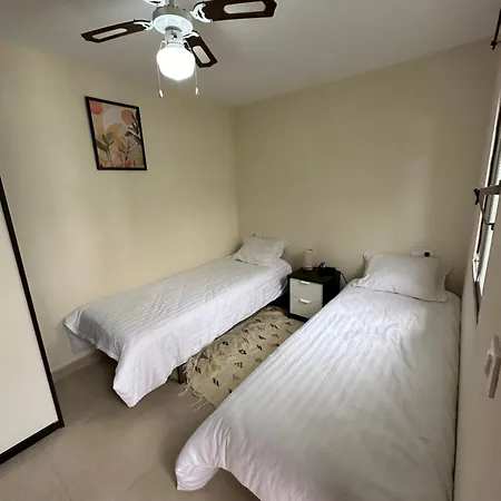 Paraiso De La Luz 7 Bedrooms, Swimming Pool & 4 Bathrooms * Kadyks